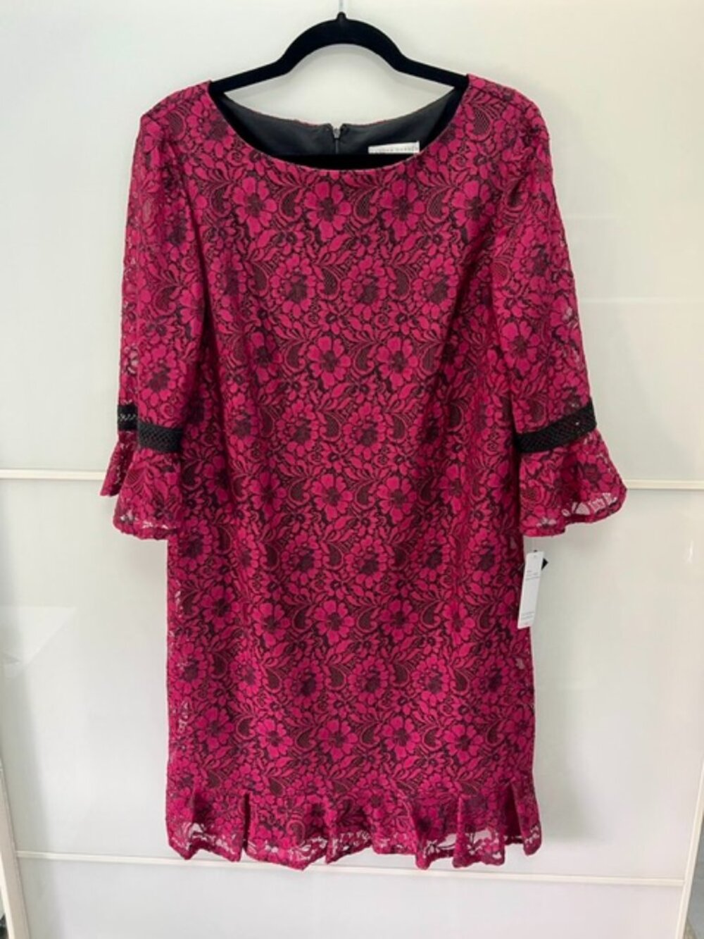 NWT Sandra Darren Sz 10 Pink Black Lace Bell Sleeve Shift Cocktail Dress